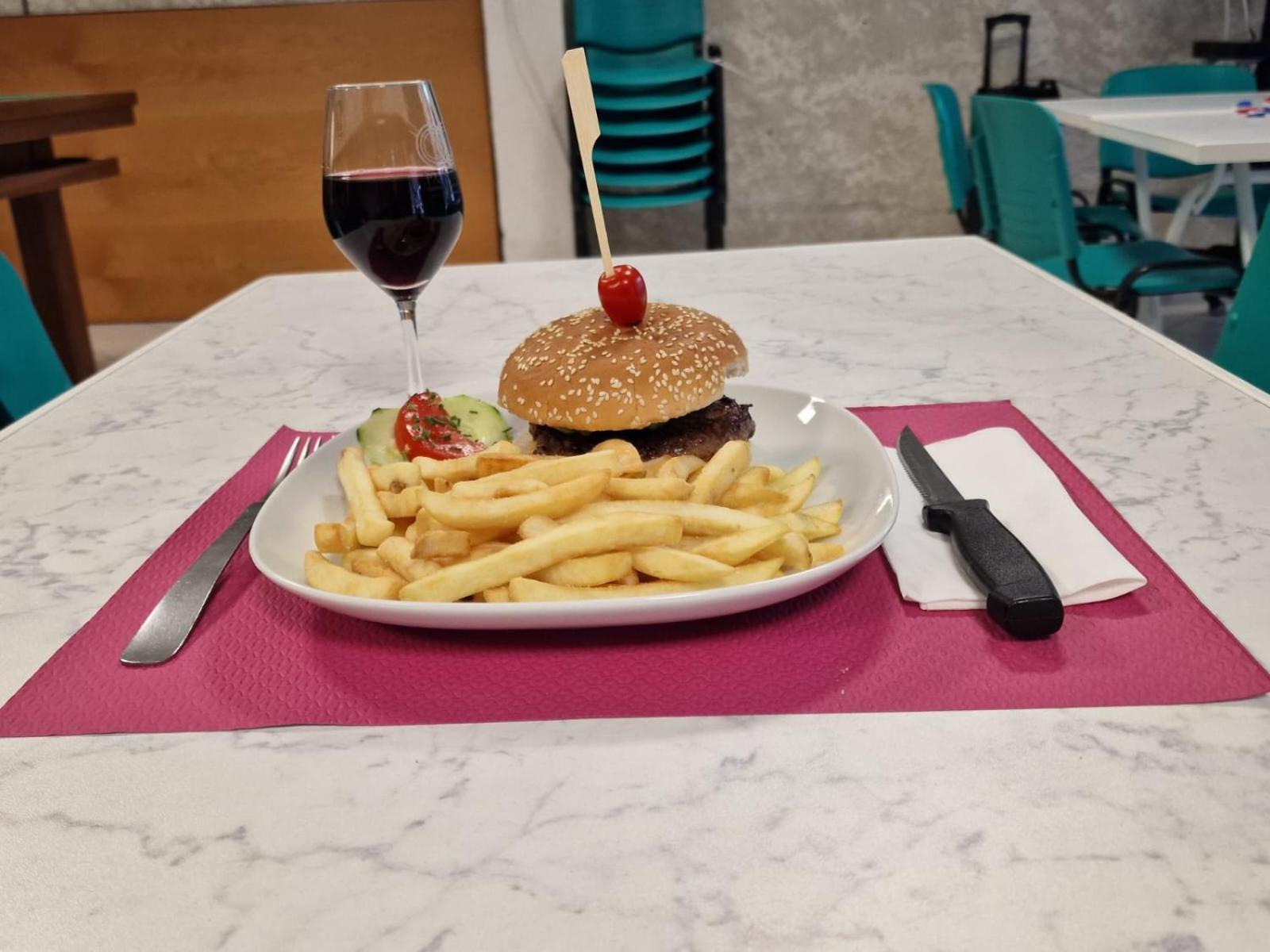 薰衣草露营酒店 卡斯特拉讷 外观 照片